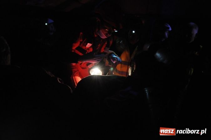 Zdjęcie w galerii na portalu naszraciborz.pl: Wypadek busa na Urbanku. Ratownicy w akcji wiadomości z regionu