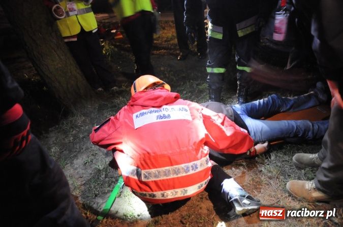 Zdjęcie w galerii na portalu naszraciborz.pl: Wypadek busa na Urbanku. Ratownicy w akcji wiadomości z regionu