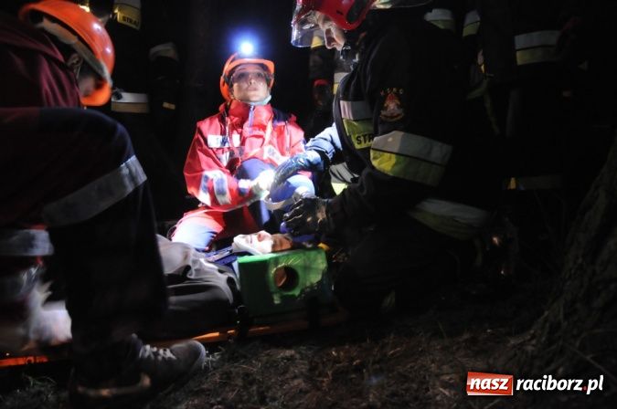 Zdjęcie w galerii na portalu naszraciborz.pl: Wypadek busa na Urbanku. Ratownicy w akcji wiadomości z regionu