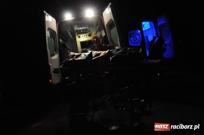 Zdjęcie w galerii na portalu naszraciborz.pl: Wypadek busa na Urbanku. Ratownicy w akcji wiadomości z regionu