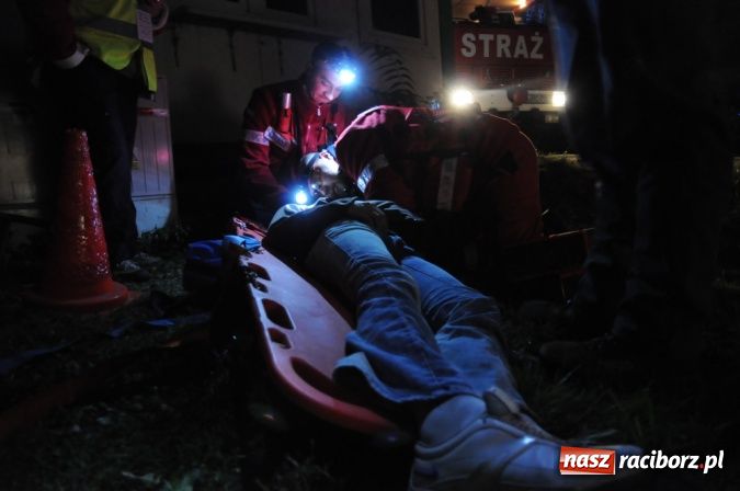 Zdjęcie w galerii na portalu naszraciborz.pl: Wypadek busa na Urbanku. Ratownicy w akcji wiadomości z regionu