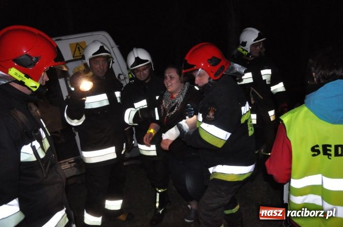 Zdjęcie w galerii na portalu naszraciborz.pl: Wypadek busa na Urbanku. Ratownicy w akcji wiadomości z regionu