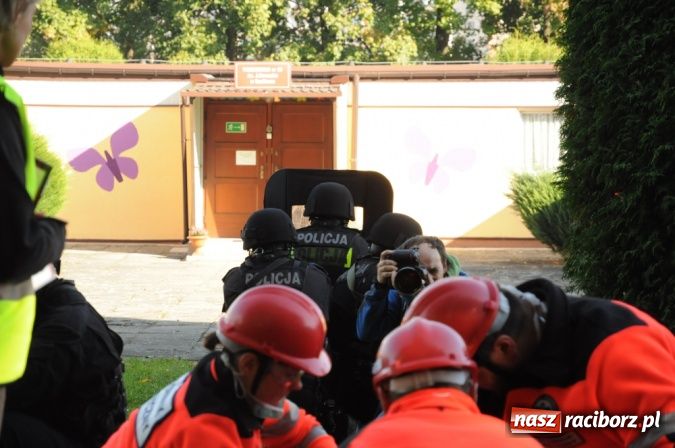Zdjęcie w galerii na portalu naszraciborz.pl: Przedszkole w Raciborzu opanował groźny terrorysta. W Rudniku poważny wypadek wiadomości z regionu