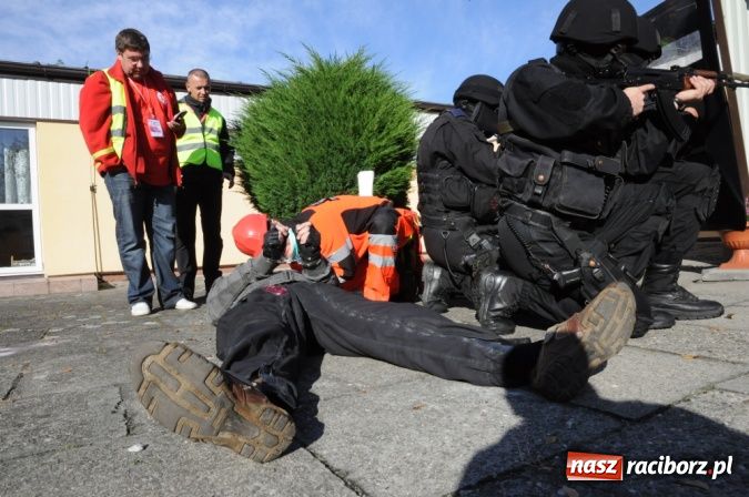 Zdjęcie w galerii na portalu naszraciborz.pl: Przedszkole w Raciborzu opanował groźny terrorysta. W Rudniku poważny wypadek wiadomości z regionu