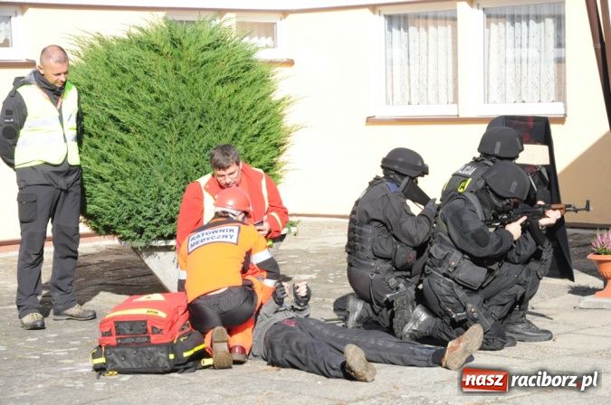 Zdjęcie w galerii na portalu naszraciborz.pl: Przedszkole w Raciborzu opanował groźny terrorysta. W Rudniku poważny wypadek wiadomości z regionu