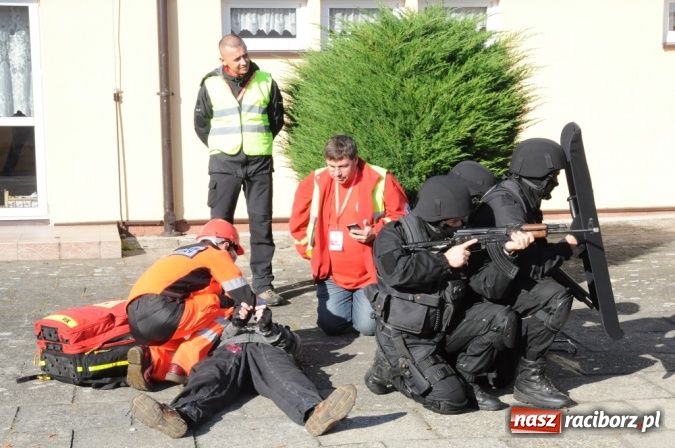 Zdjęcie w galerii na portalu naszraciborz.pl: Przedszkole w Raciborzu opanował groźny terrorysta. W Rudniku poważny wypadek wiadomości z regionu