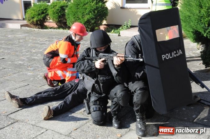 Zdjęcie w galerii na portalu naszraciborz.pl: Przedszkole w Raciborzu opanował groźny terrorysta. W Rudniku poważny wypadek wiadomości z regionu