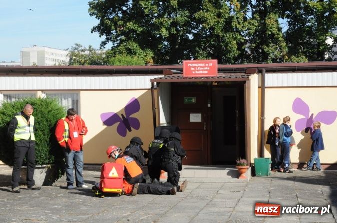 Zdjęcie w galerii na portalu naszraciborz.pl: Przedszkole w Raciborzu opanował groźny terrorysta. W Rudniku poważny wypadek wiadomości z regionu