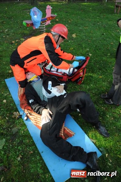 Zdjęcie w galerii na portalu naszraciborz.pl: Przedszkole w Raciborzu opanował groźny terrorysta. W Rudniku poważny wypadek wiadomości z regionu