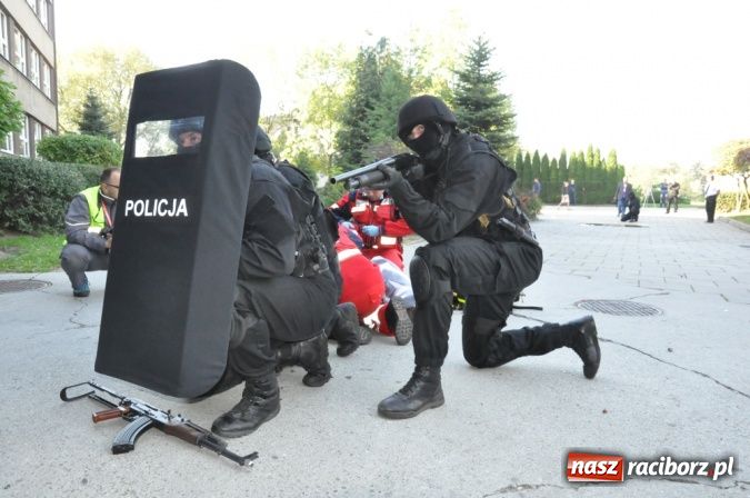 Zdjęcie w galerii na portalu naszraciborz.pl: Przedszkole w Raciborzu opanował groźny terrorysta. W Rudniku poważny wypadek wiadomości z regionu