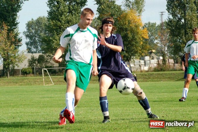 Zdjęcie w galerii na portalu naszraciborz.pl: Podział punktów w juniorskich derbach wiadomości z regionu
