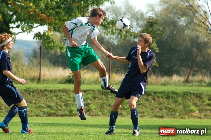 Zdjęcie w galerii na portalu naszraciborz.pl: Podział punktów w juniorskich derbach wiadomości z regionu