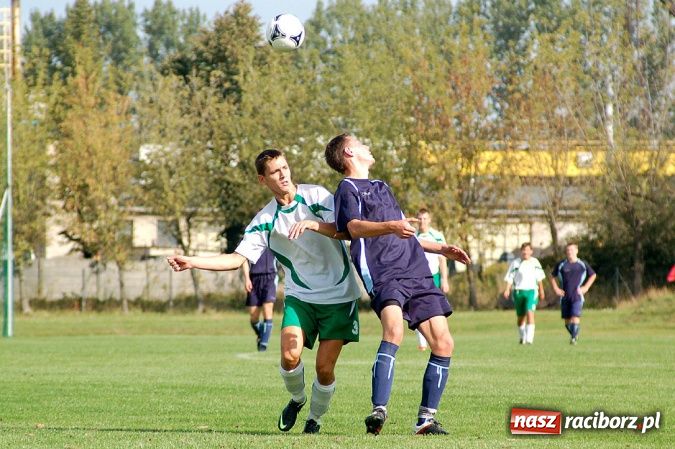 Zdjęcie w galerii na portalu naszraciborz.pl: Podział punktów w juniorskich derbach wiadomości z regionu