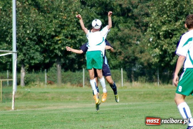 Zdjęcie w galerii na portalu naszraciborz.pl: Podział punktów w juniorskich derbach wiadomości z regionu