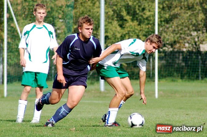 Zdjęcie w galerii na portalu naszraciborz.pl: Podział punktów w juniorskich derbach wiadomości z regionu