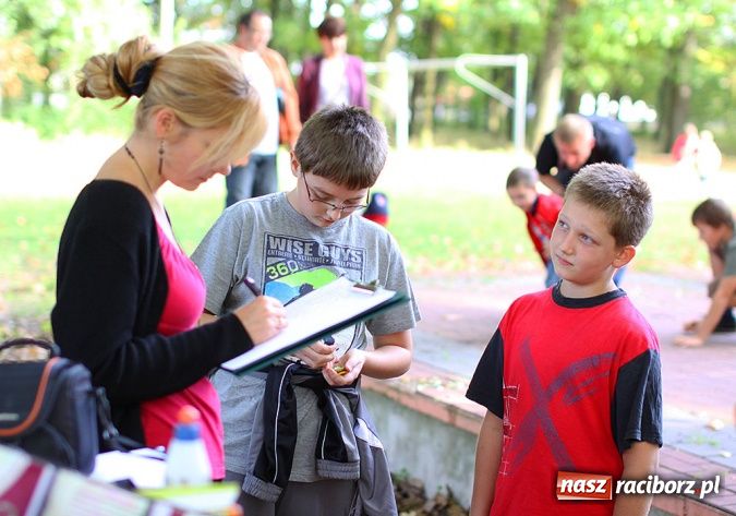 Zdjęcie w galerii na portalu naszraciborz.pl: W Kuźni Raciborskiej odbyły się mistrzostwa świata gry w kapsle wiadomości z regionu