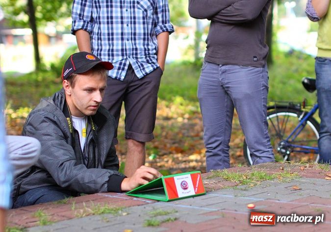 Zdjęcie w galerii na portalu naszraciborz.pl: W Kuźni Raciborskiej odbyły się mistrzostwa świata gry w kapsle wiadomości z regionu