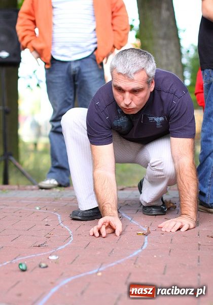 Zdjęcie w galerii na portalu naszraciborz.pl: W Kuźni Raciborskiej odbyły się mistrzostwa świata gry w kapsle wiadomości z regionu