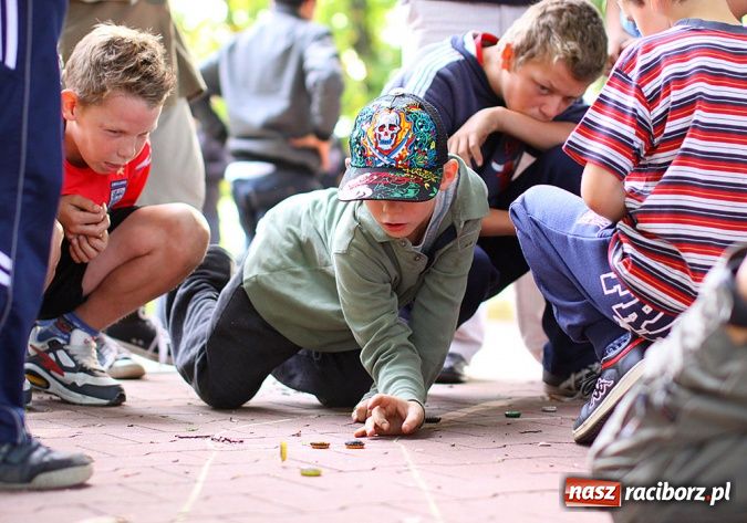 Zdjęcie w galerii na portalu naszraciborz.pl: W Kuźni Raciborskiej odbyły się mistrzostwa świata gry w kapsle wiadomości z regionu