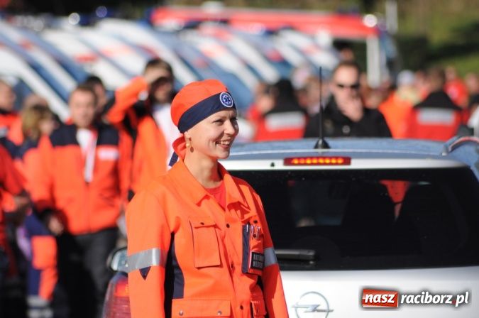 Zdjęcie w galerii na portalu naszraciborz.pl: Parada karetek ratownictwa medycznego ulicami Raciborza - zobacz wideo wiadomości z regionu