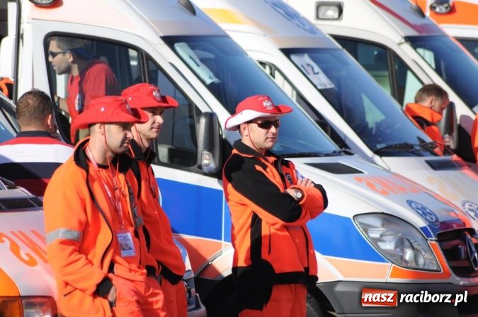 Zdjęcie w galerii na portalu naszraciborz.pl: Parada karetek ratownictwa medycznego ulicami Raciborza - zobacz wideo wiadomości z regionu