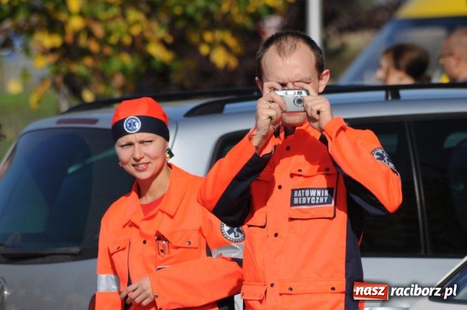 Zdjęcie w galerii na portalu naszraciborz.pl: Parada karetek ratownictwa medycznego ulicami Raciborza - zobacz wideo wiadomości z regionu