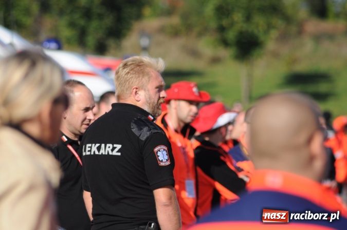 Zdjęcie w galerii na portalu naszraciborz.pl: Parada karetek ratownictwa medycznego ulicami Raciborza - zobacz wideo wiadomości z regionu