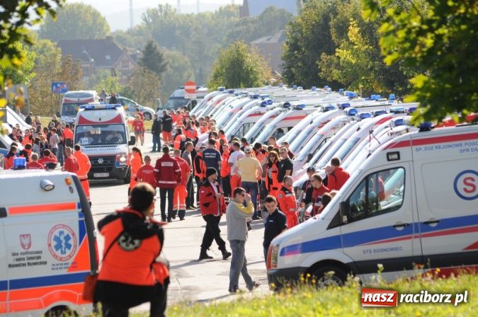 Zdjęcie w galerii na portalu naszraciborz.pl: Parada karetek ratownictwa medycznego ulicami Raciborza - zobacz wideo wiadomości z regionu