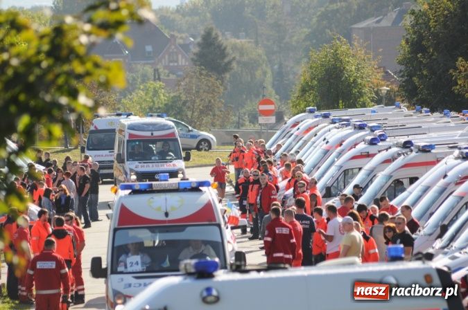 Zdjęcie w galerii na portalu naszraciborz.pl: Parada karetek ratownictwa medycznego ulicami Raciborza - zobacz wideo wiadomości z regionu