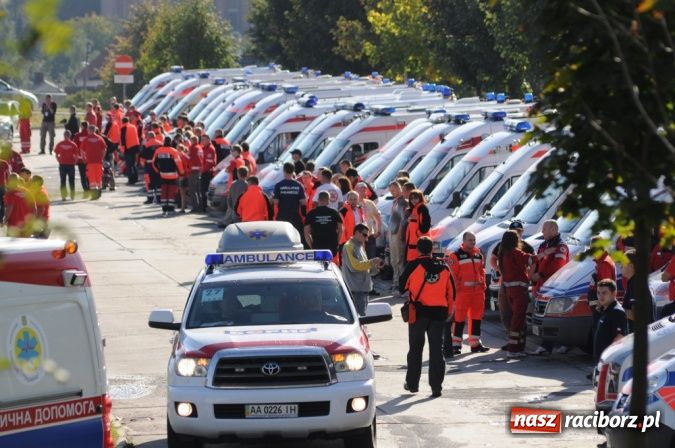 Zdjęcie w galerii na portalu naszraciborz.pl: Parada karetek ratownictwa medycznego ulicami Raciborza - zobacz wideo wiadomości z regionu