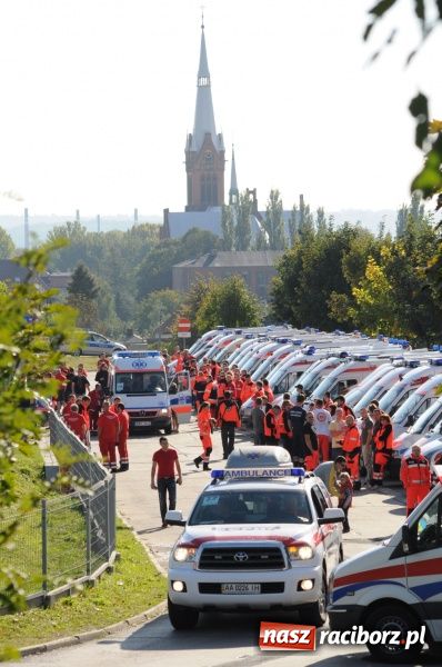 Zdjęcie w galerii na portalu naszraciborz.pl: Parada karetek ratownictwa medycznego ulicami Raciborza - zobacz wideo wiadomości z regionu