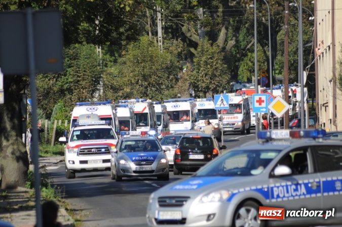 Zdjęcie w galerii na portalu naszraciborz.pl: Parada karetek ratownictwa medycznego ulicami Raciborza - zobacz wideo wiadomości z regionu