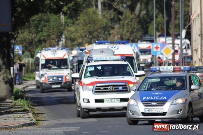 Zdjęcie w galerii na portalu naszraciborz.pl: Parada karetek ratownictwa medycznego ulicami Raciborza - zobacz wideo wiadomości z regionu