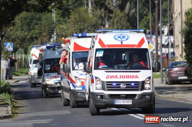 Zdjęcie w galerii na portalu naszraciborz.pl: Parada karetek ratownictwa medycznego ulicami Raciborza - zobacz wideo wiadomości z regionu