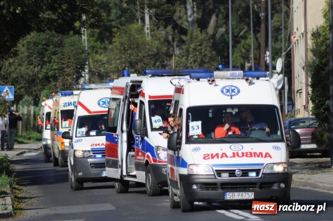 Zdjęcie w galerii na portalu naszraciborz.pl: Parada karetek ratownictwa medycznego ulicami Raciborza - zobacz wideo wiadomości z regionu