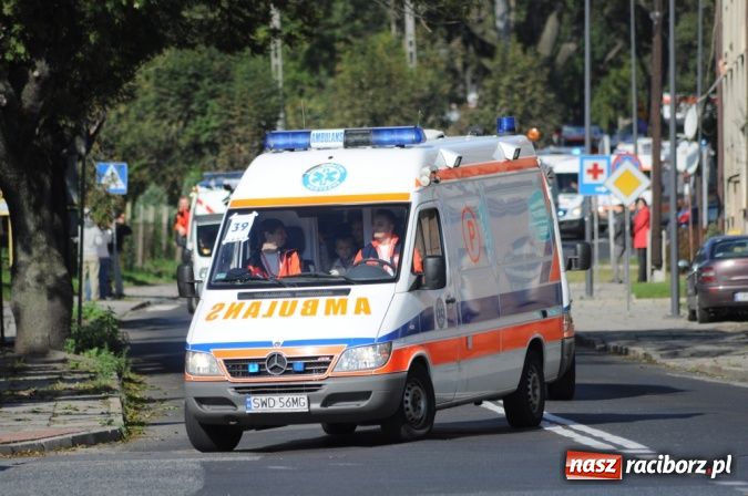 Zdjęcie w galerii na portalu naszraciborz.pl: Parada karetek ratownictwa medycznego ulicami Raciborza - zobacz wideo wiadomości z regionu