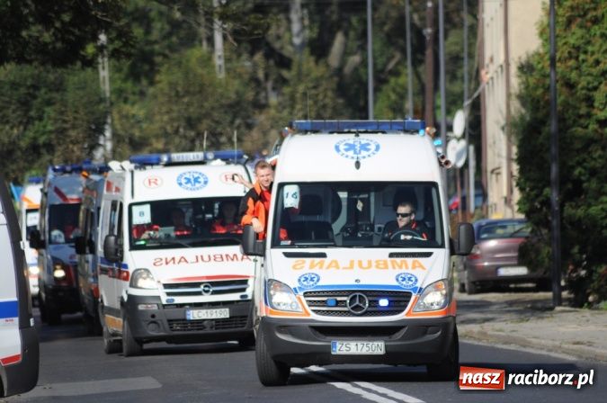 Zdjęcie w galerii na portalu naszraciborz.pl: Parada karetek ratownictwa medycznego ulicami Raciborza - zobacz wideo wiadomości z regionu