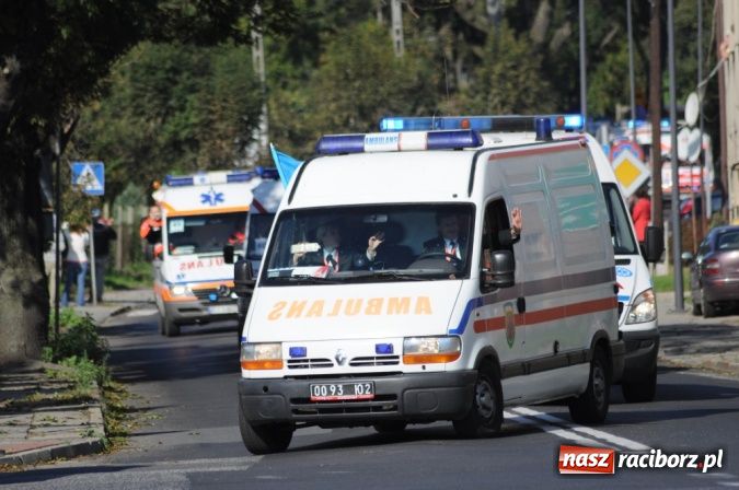Zdjęcie w galerii na portalu naszraciborz.pl: Parada karetek ratownictwa medycznego ulicami Raciborza - zobacz wideo wiadomości z regionu