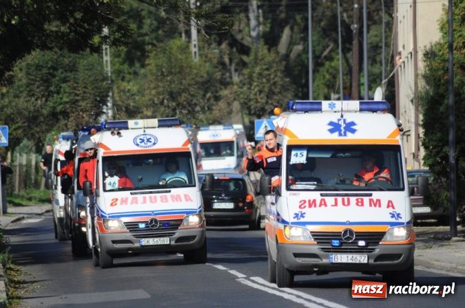 Zdjęcie w galerii na portalu naszraciborz.pl: Parada karetek ratownictwa medycznego ulicami Raciborza - zobacz wideo wiadomości z regionu