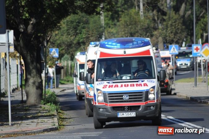 Zdjęcie w galerii na portalu naszraciborz.pl: Parada karetek ratownictwa medycznego ulicami Raciborza - zobacz wideo wiadomości z regionu