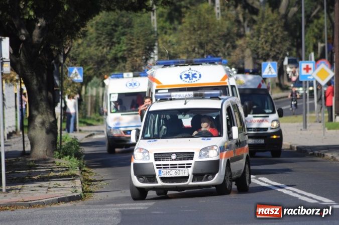 Zdjęcie w galerii na portalu naszraciborz.pl: Parada karetek ratownictwa medycznego ulicami Raciborza - zobacz wideo wiadomości z regionu