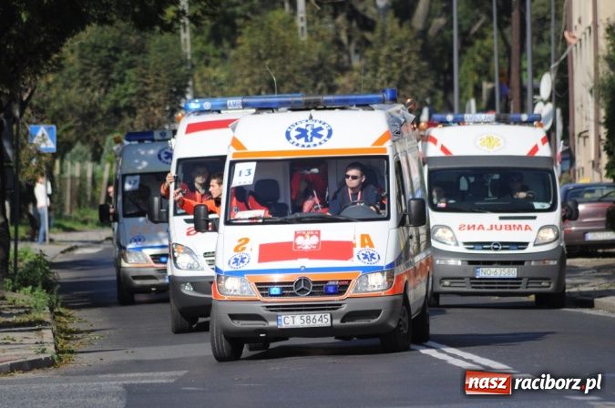 Zdjęcie w galerii na portalu naszraciborz.pl: Parada karetek ratownictwa medycznego ulicami Raciborza - zobacz wideo wiadomości z regionu