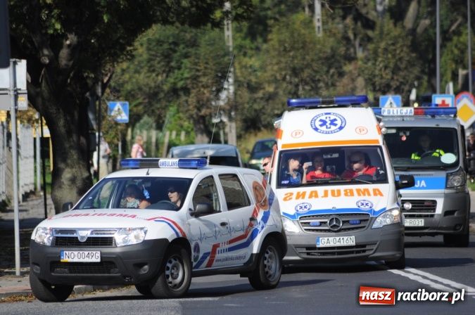 Zdjęcie w galerii na portalu naszraciborz.pl: Parada karetek ratownictwa medycznego ulicami Raciborza - zobacz wideo wiadomości z regionu
