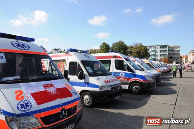 Zdjęcie w galerii na portalu naszraciborz.pl: Parada karetek ratownictwa medycznego ulicami Raciborza - zobacz wideo wiadomości z regionu