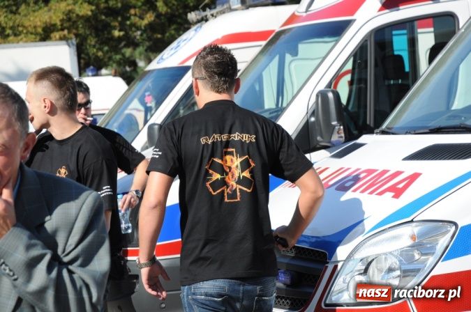 Zdjęcie w galerii na portalu naszraciborz.pl: Parada karetek ratownictwa medycznego ulicami Raciborza - zobacz wideo wiadomości z regionu