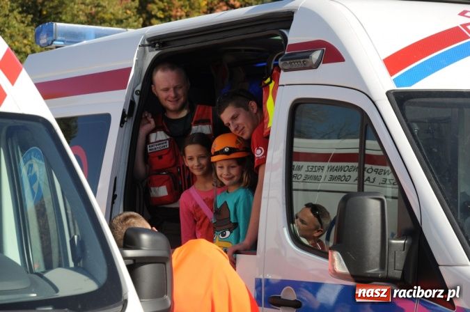 Zdjęcie w galerii na portalu naszraciborz.pl: Parada karetek ratownictwa medycznego ulicami Raciborza - zobacz wideo wiadomości z regionu