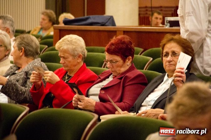 Zdjęcie w galerii na portalu naszraciborz.pl: Wręczono medale im. ks. Stefana Pieczki Unitas In Veritate wiadomości z regionu