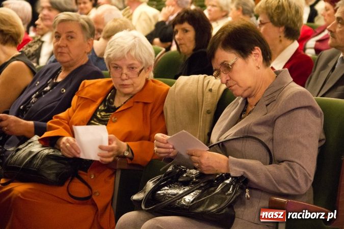Zdjęcie w galerii na portalu naszraciborz.pl: Wręczono medale im. ks. Stefana Pieczki Unitas In Veritate wiadomości z regionu