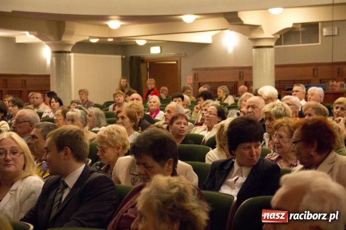 Zdjęcie w galerii na portalu naszraciborz.pl: Wręczono medale im. ks. Stefana Pieczki Unitas In Veritate wiadomości z regionu