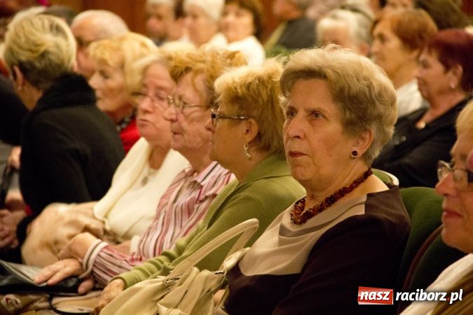 Zdjęcie w galerii na portalu naszraciborz.pl: Wręczono medale im. ks. Stefana Pieczki Unitas In Veritate wiadomości z regionu